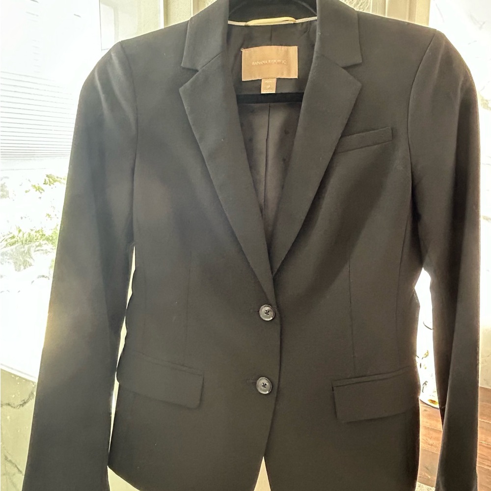 Banana Republic Black Wool Blazer Classic Tailored Suit Jacket with double vent